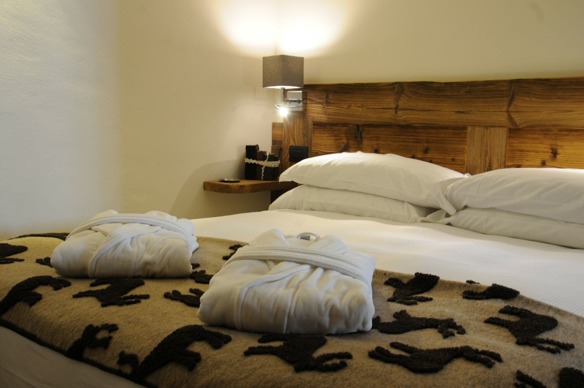 L'Abri Des Amis Hotel Courmayeur Eksteriør billede